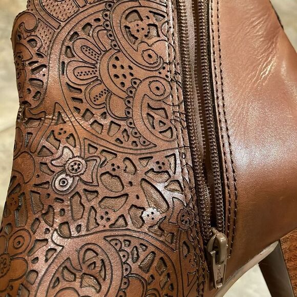 Brighton Glory Brown Leather Ankle Boots Womens Size 8M Boho Laser Cut Floral - Picture 9 of 10